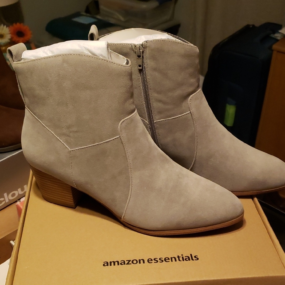 Amazon Essentials Women's Gray Ankle Booties